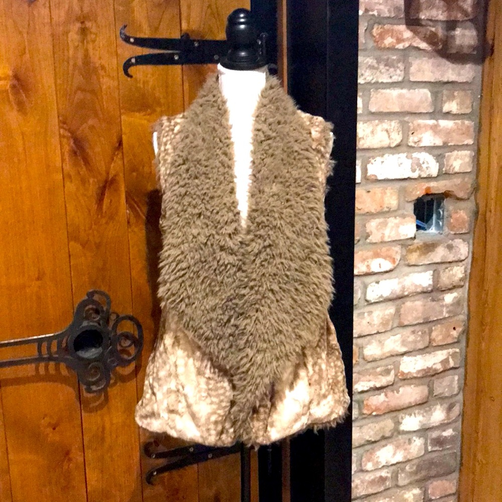 NWT Vine Street Apparel Luxurious Sherpa Vest
